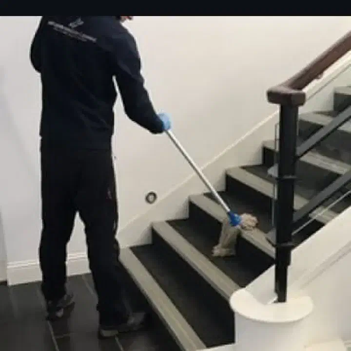 نظافت راه پله